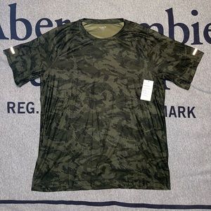 NWT Old Navy army print short sleeve tee